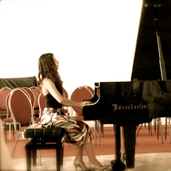 Meet your Posher, Mika - Picture 2 of 4