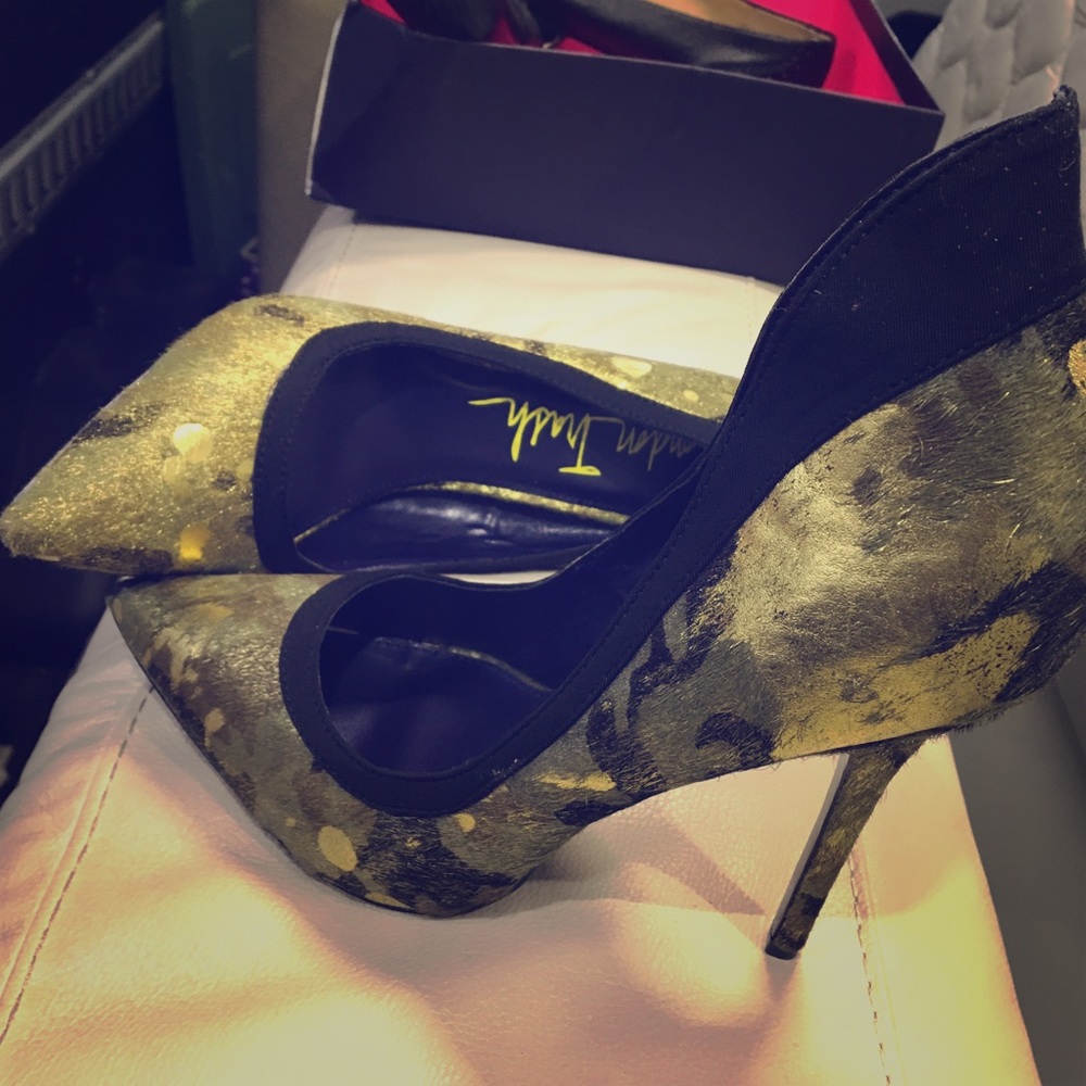Size 11 London trash pumps - brand new