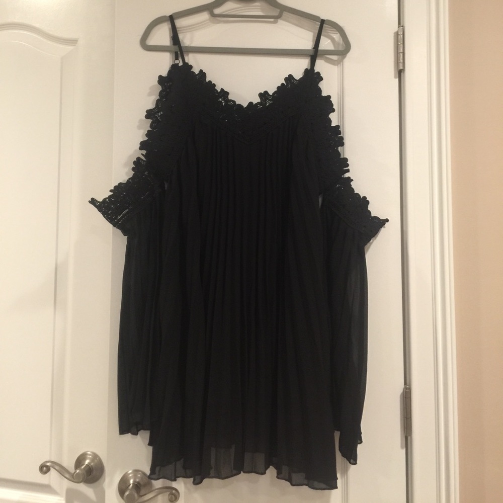 Black accordion shift dress with bell sleeves NWOT