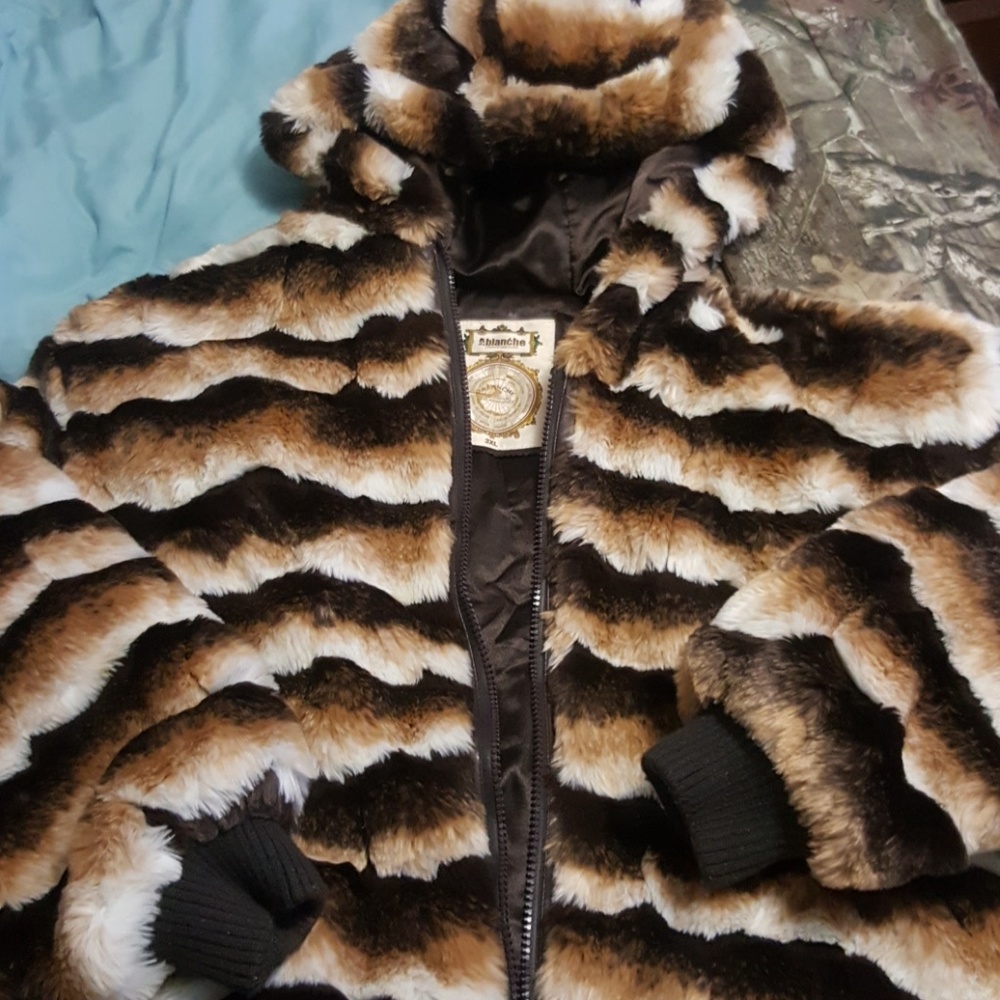 Reversible Faux ( Or is it......) Chinchilla Jacke