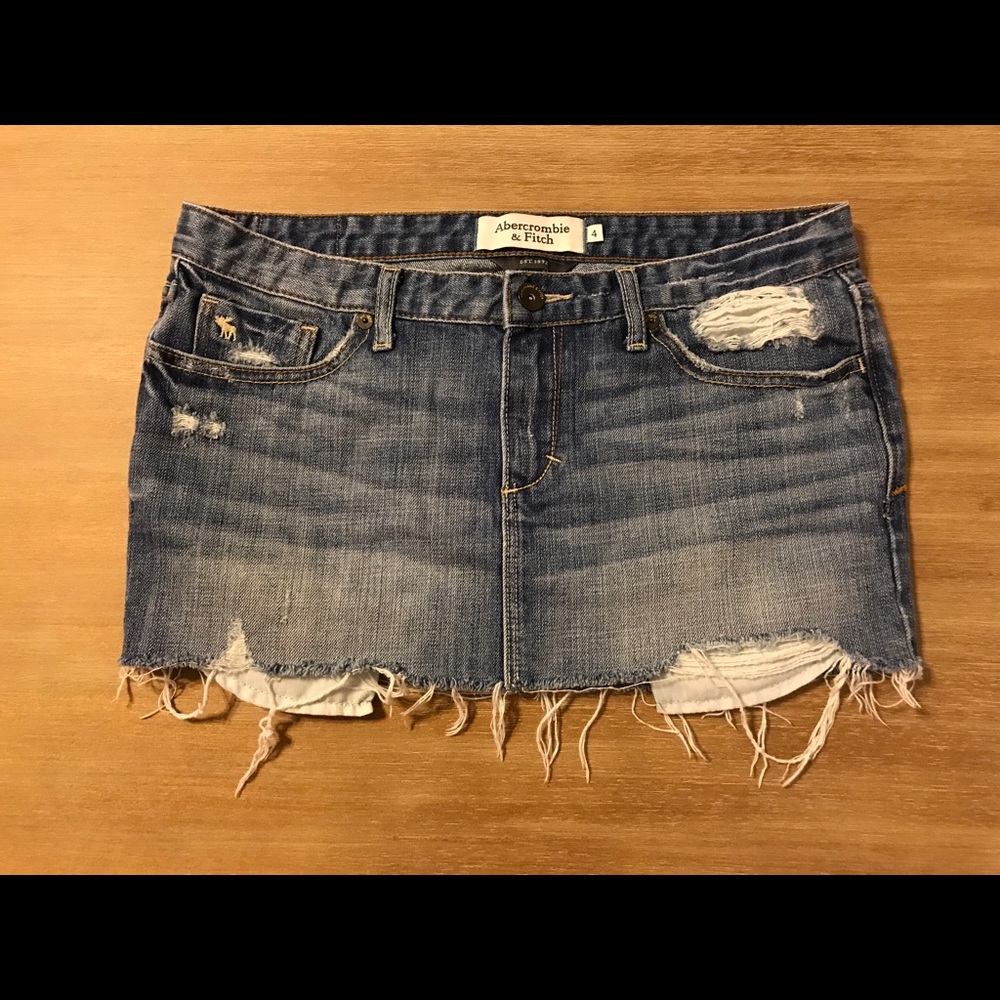 Early 2000’s Abercrombie skirt!!!
