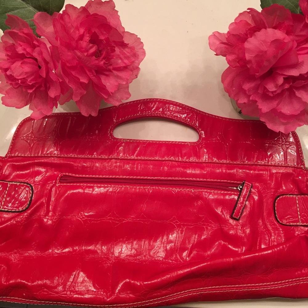 🌸🎀 GUESS CLUTCH🎀🌸 - Picture 2 of 8