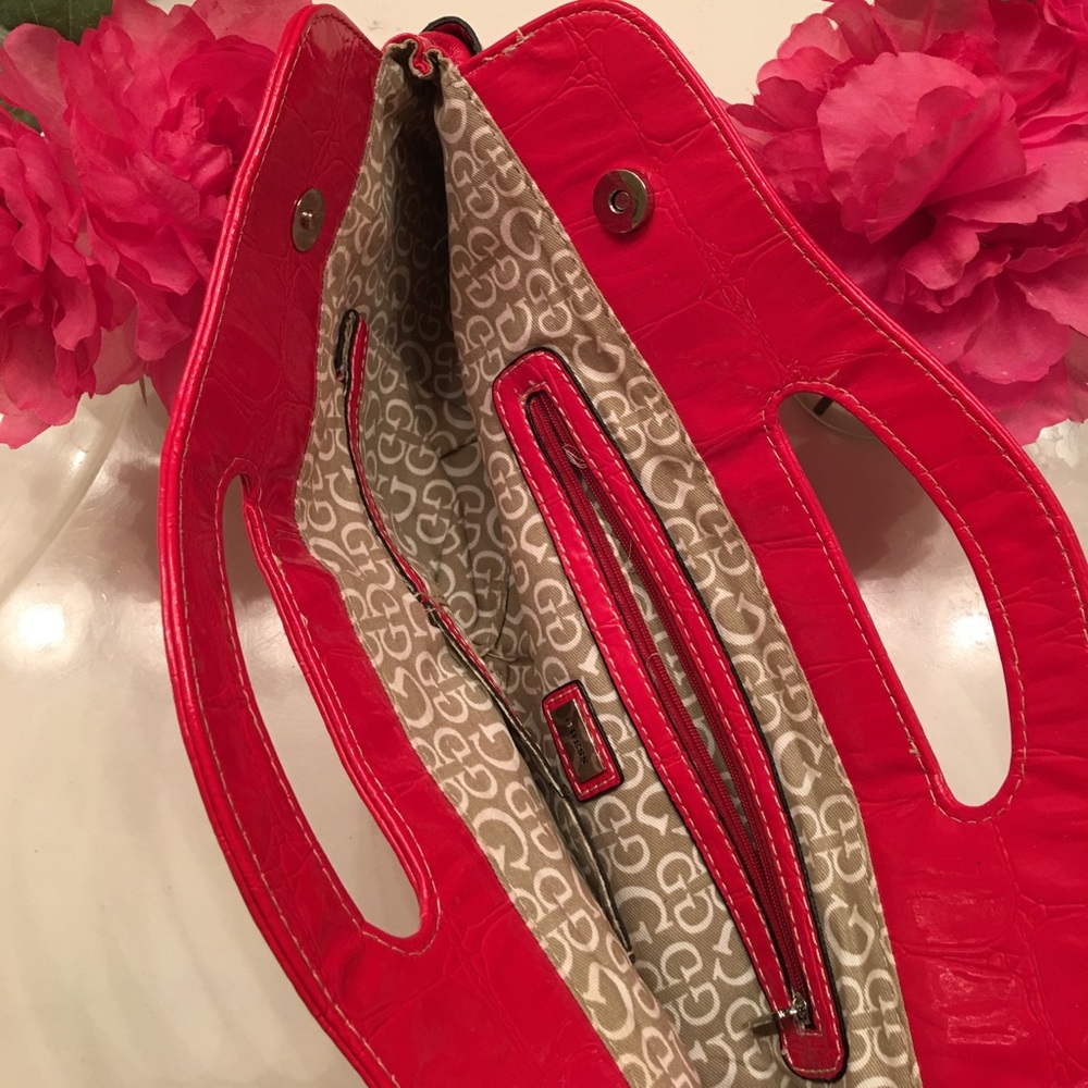 🌸🎀 GUESS CLUTCH🎀🌸 - Picture 3 of 8