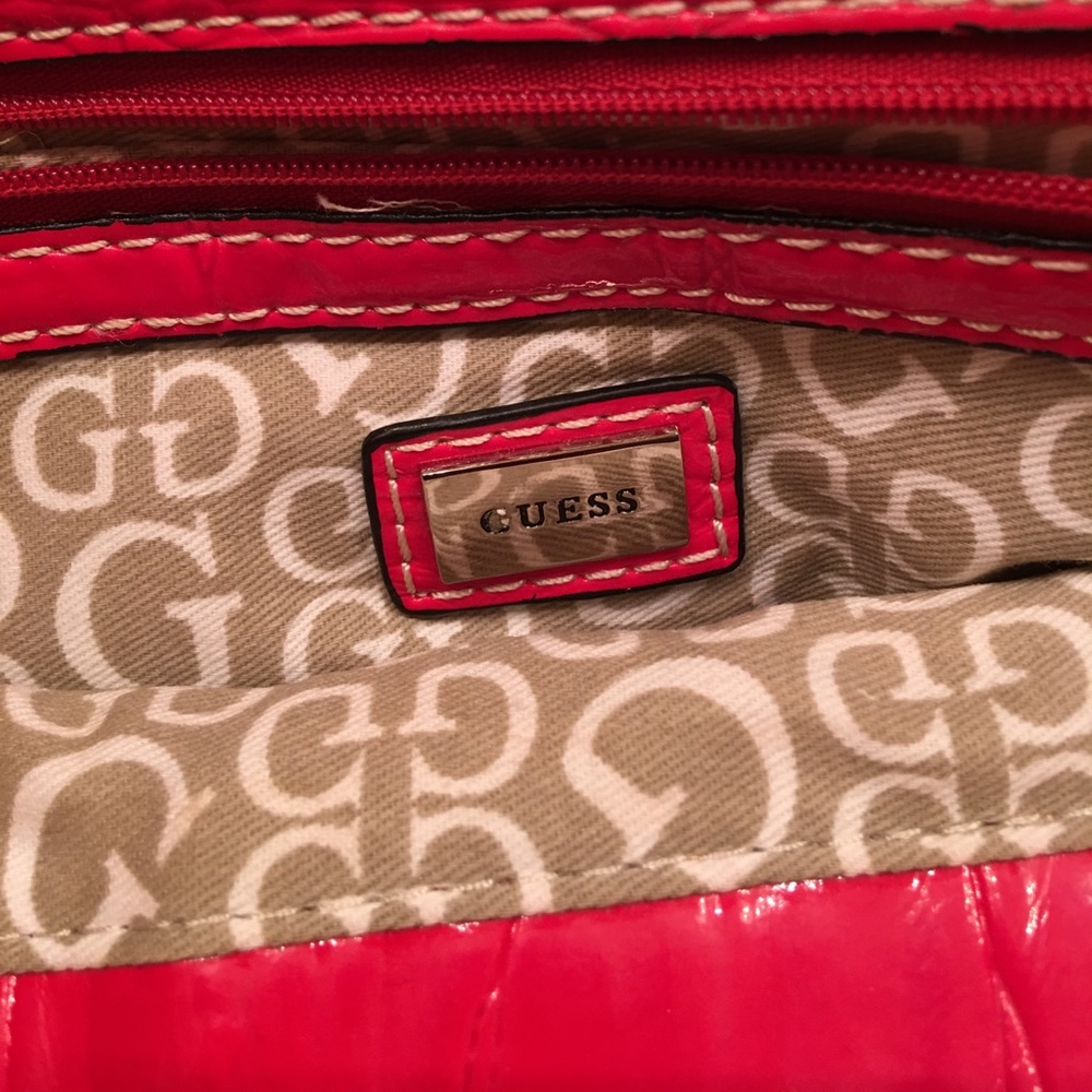 🌸🎀 GUESS CLUTCH🎀🌸 - Picture 4 of 8