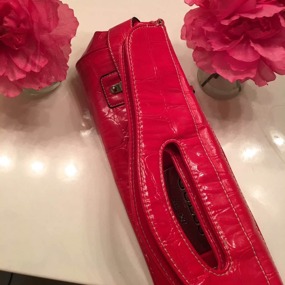 🌸🎀 GUESS CLUTCH🎀🌸 - Picture 7 of 8