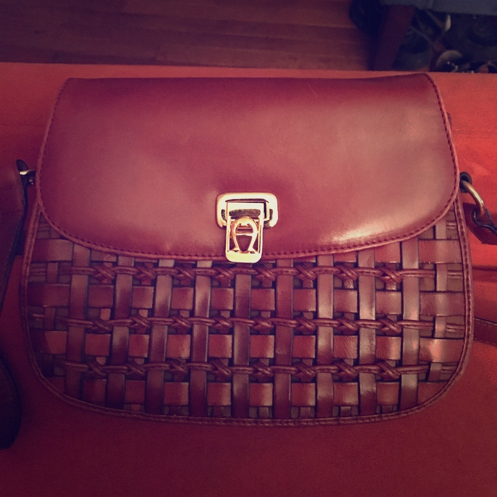 Beautiful vintage Aigner cross body satchel