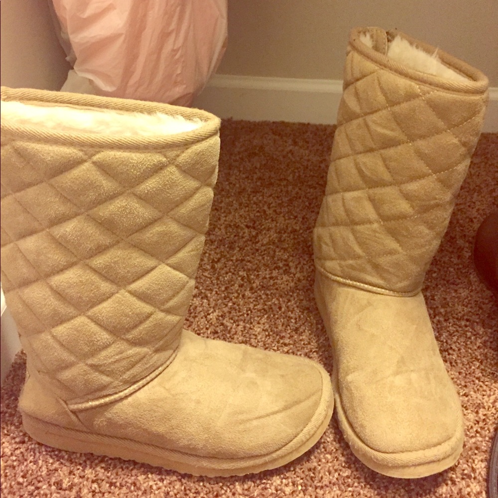 Quilted winter boots