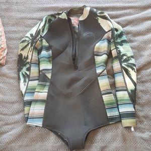 Long sleeve shortie, wetsuit
