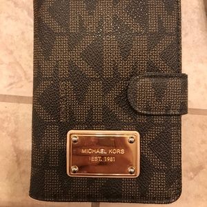 Authentic Michael Kors wallet! 👜