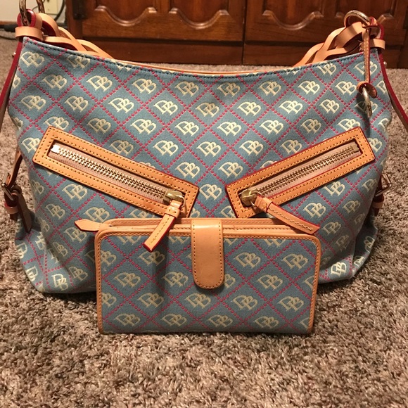 Dooney and Bourke shoulder bag and wallet - Picture 1 of 2