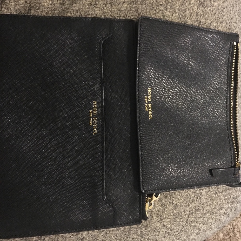 West 57 Kangaroo Pouch Wristlet - Picture 3 of 5