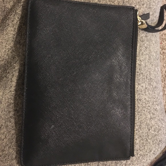 West 57 Kangaroo Pouch Wristlet - Picture 2 of 5