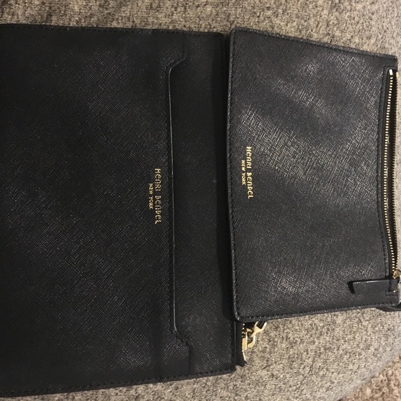 West 57 Kangaroo Pouch Wristlet - Picture 3 of 5