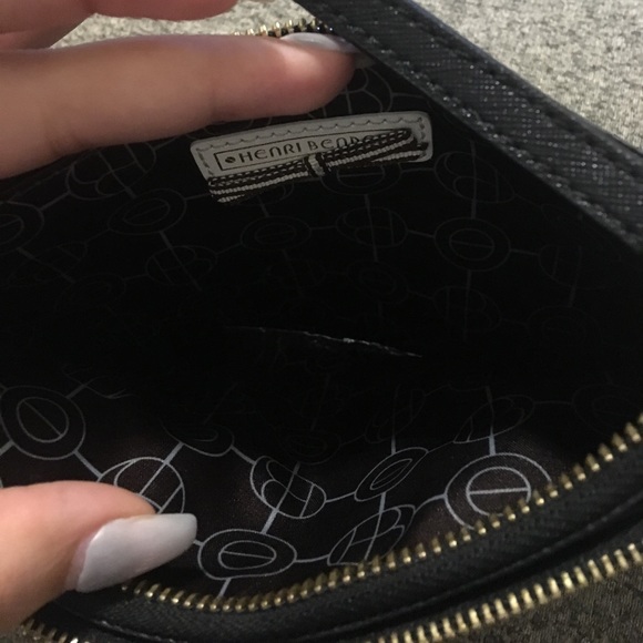 West 57 Kangaroo Pouch Wristlet - Picture 4 of 5