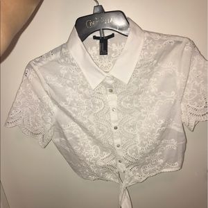 Forever 21 cute crop with lace details