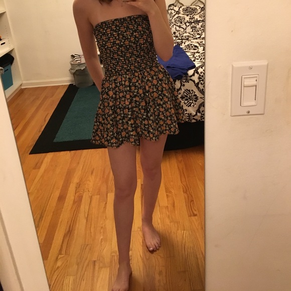 VERY cute slimming summer romper! - Picture 2 of 2