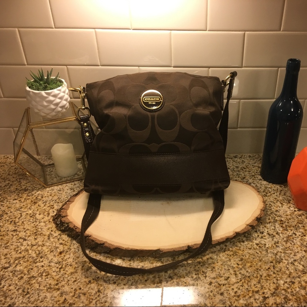 COACH: beautiful brown large crossbody bag