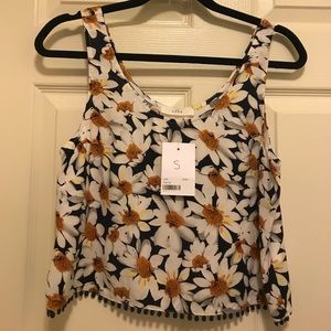 New with tags!! Perfect floral summer top🌼🌻🌼🌻