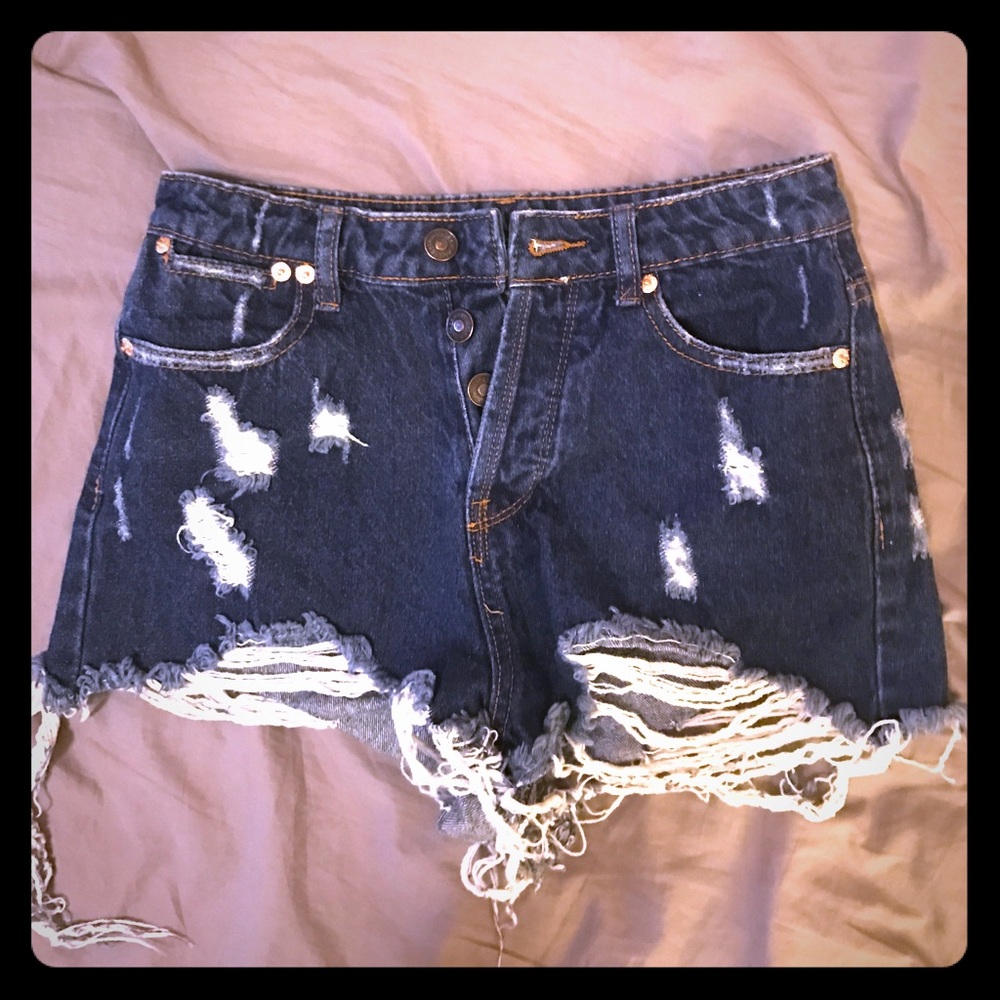 Frayed high waisted denim shorts