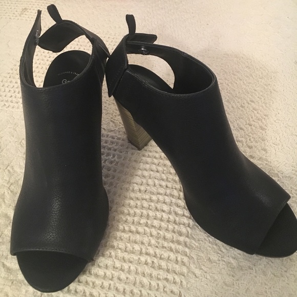 GAP Shoes - Gap heels - size 8