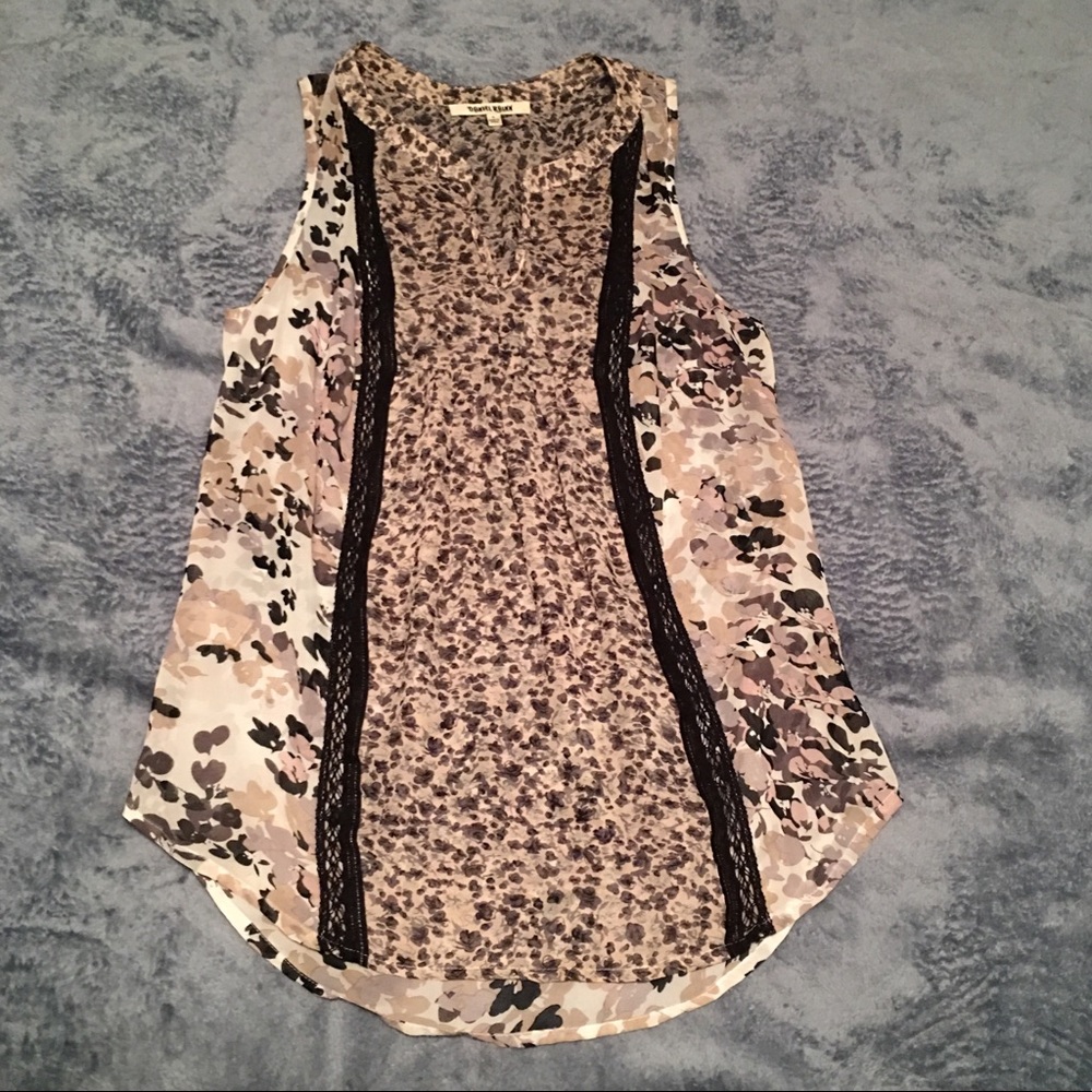 ❌SOLD! 🔥 Daniel Rainn Floral & Lace Sleeveless Blouse