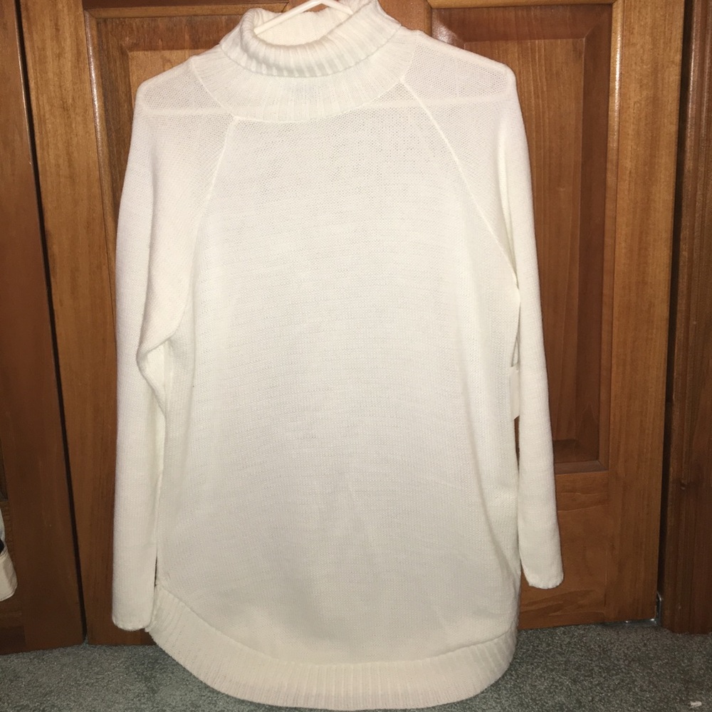Cream/ white turtle neck sweater