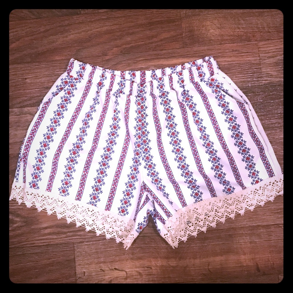 🔵🔴 LG/XL Lace Floral Print Shorts