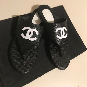 Sandals (Flip flops) 9