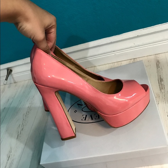 Steve Madden Pumps - Picture 2 of 3