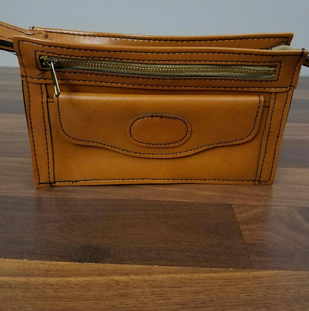 Sharp Brown Wristlet Wallet Lots of Pockets!