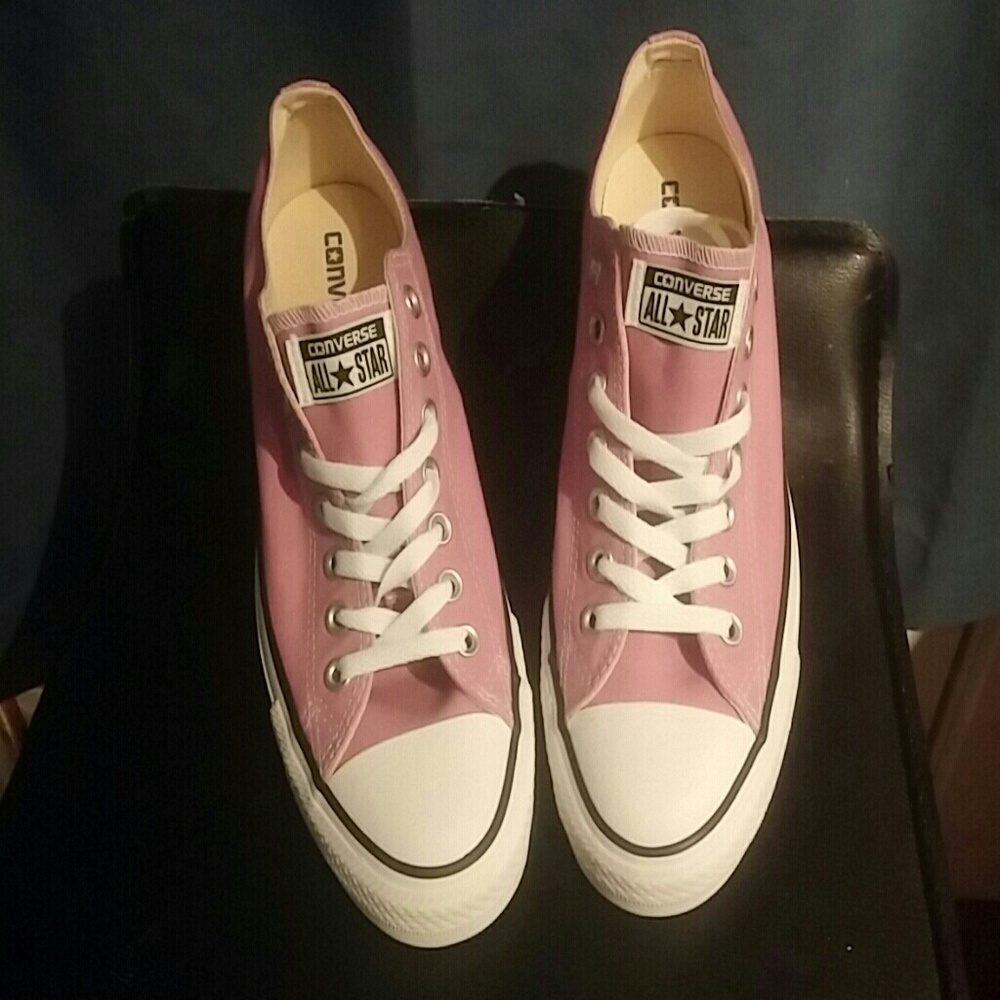 🚷Sold 🚷Cute chucks 👟!!
