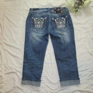 FINAL SALE FIRM Miss Me Distressed Capris Size 26