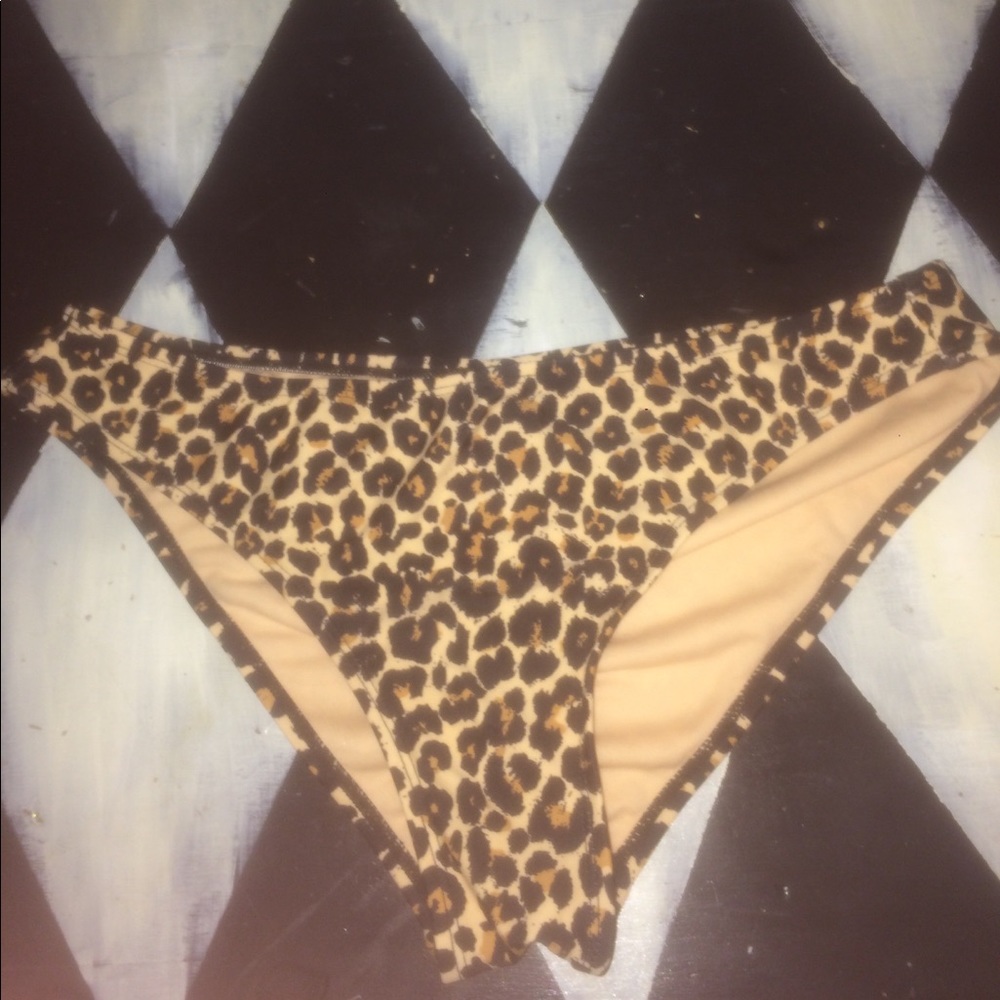 synched swim suit bottoms