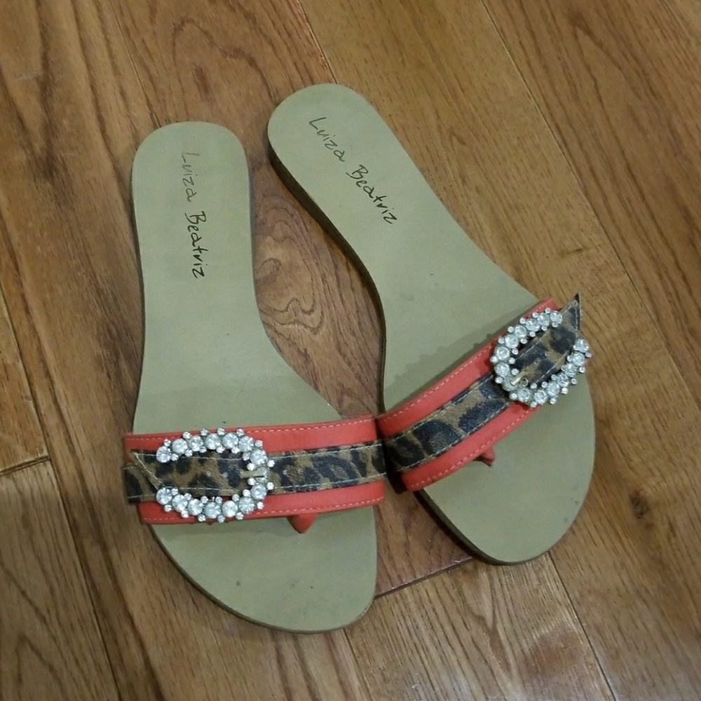 Very cute no heels sandals! Perfect for summertime