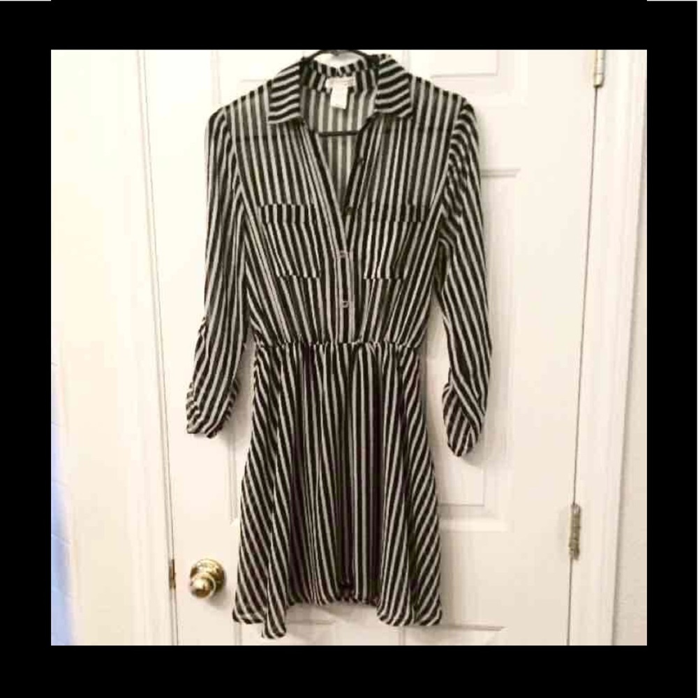 Black & White Striped Quarter Sleeves Flowy Dress