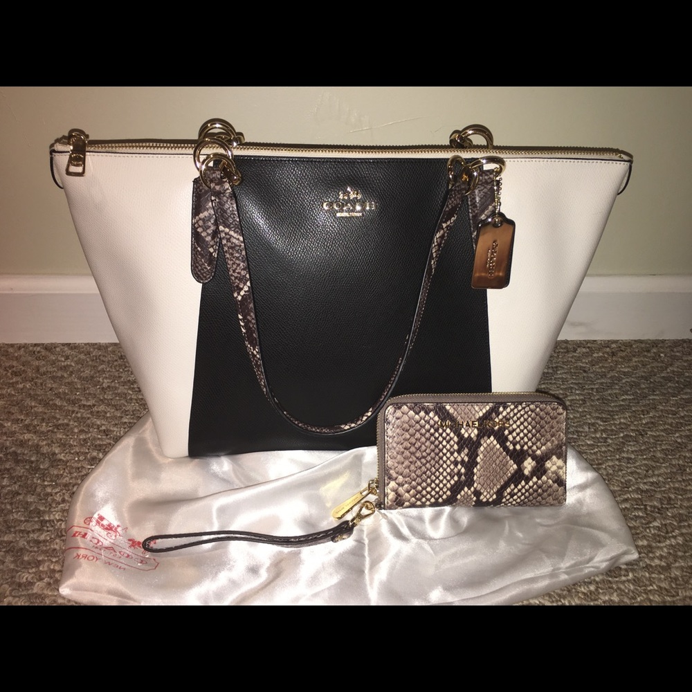 ❣️LIKE NEW COACH AUTH. SNAKESKIN CHAIN PURSE❣️