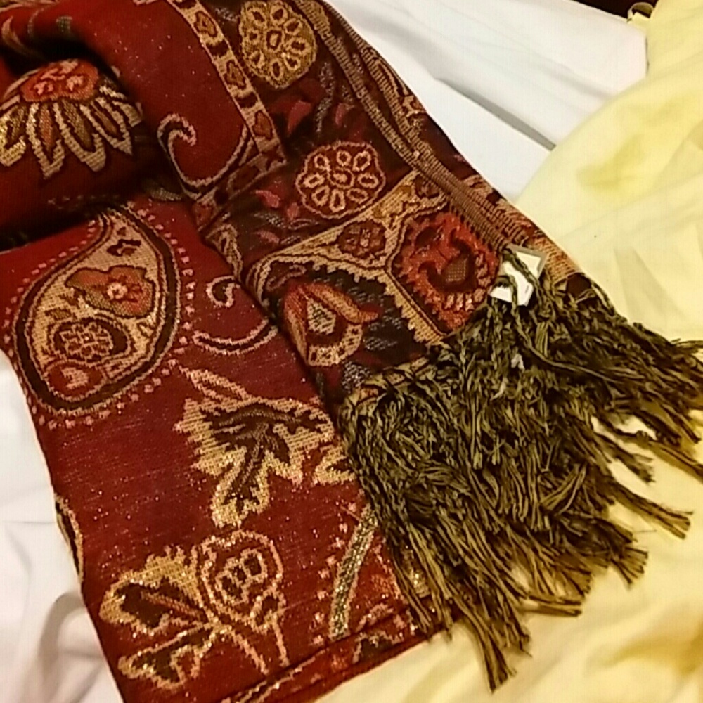Scarf embroidered