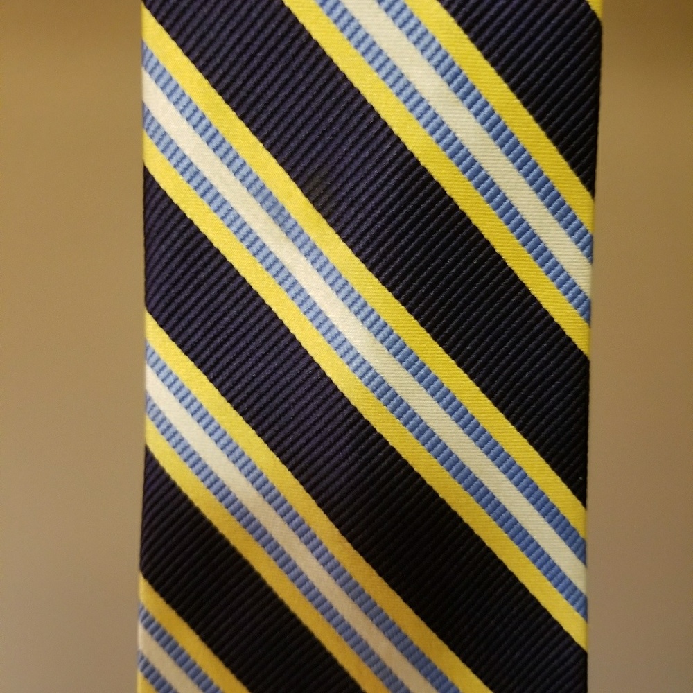 Men: Brooks Brother Silk Tie