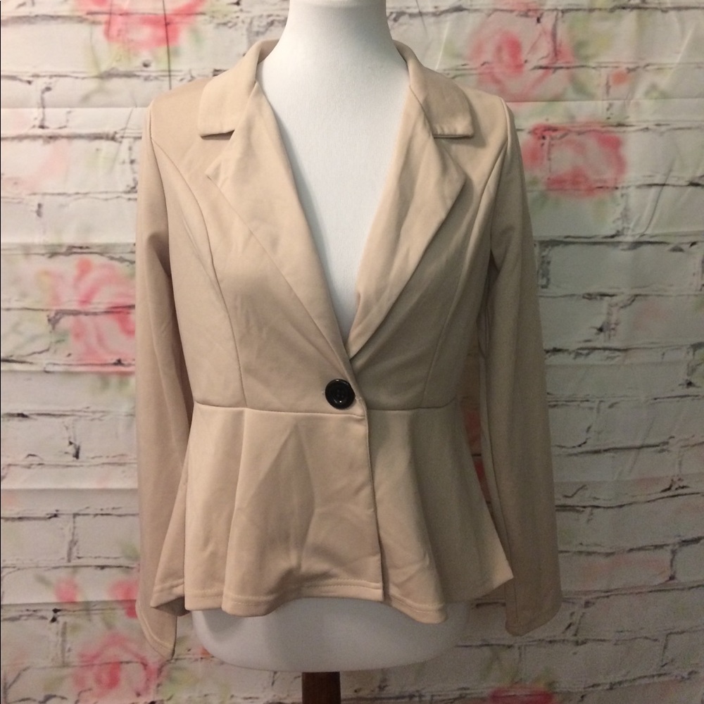 NWT Fashion Mia beige blazer