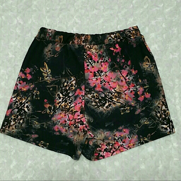 boohoo Emily Floral High Waisted Short - Picture 5 of 5