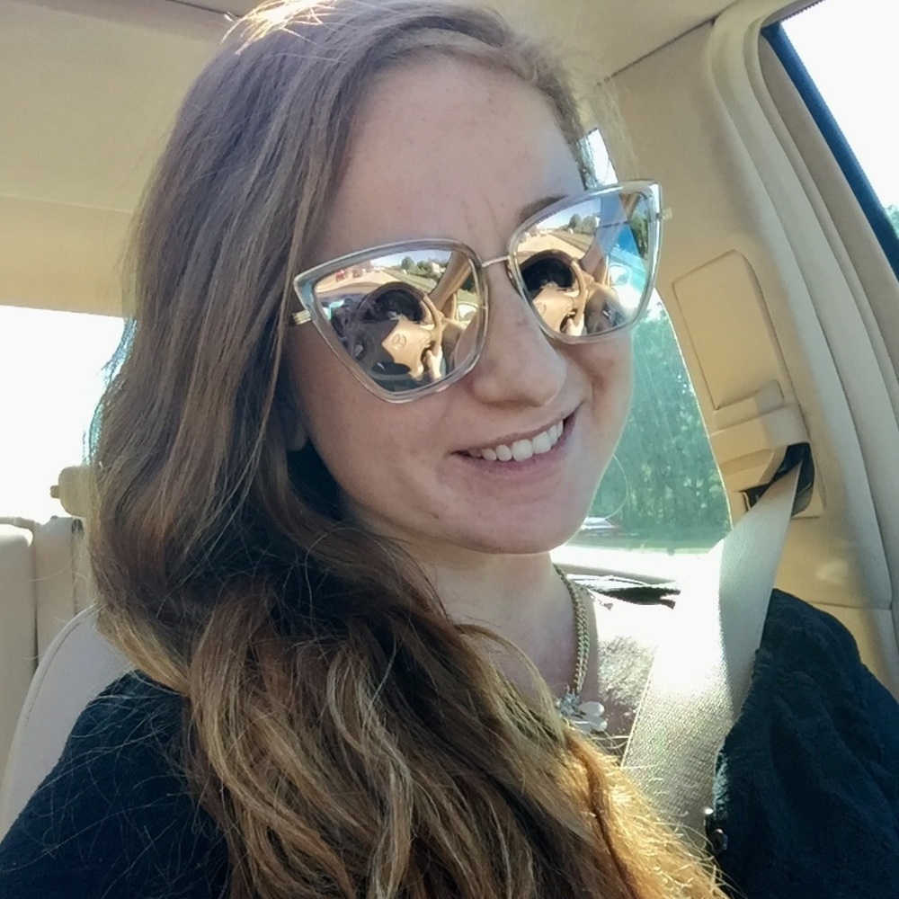 Meet your Posher, Laura