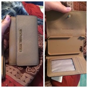 Michael Kors wallet for Iphone 5s or 5c.
