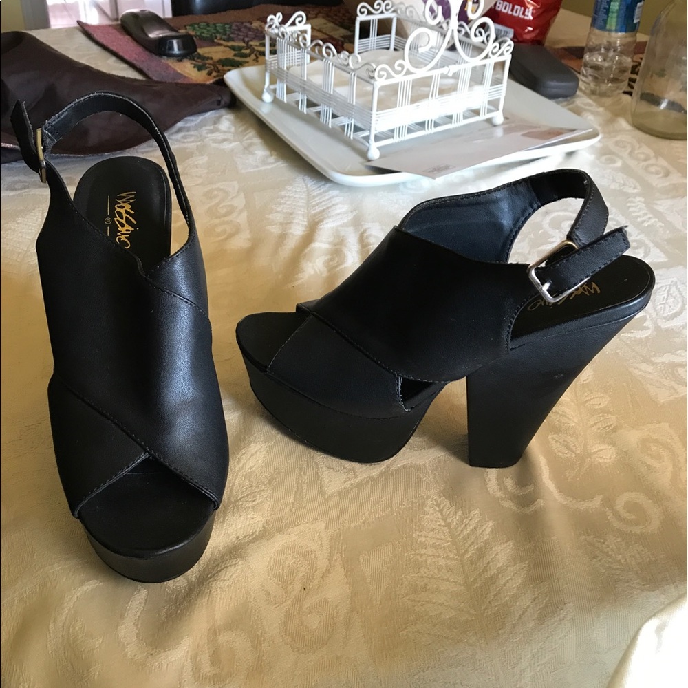 Mossimo size 8 black wedges (new)