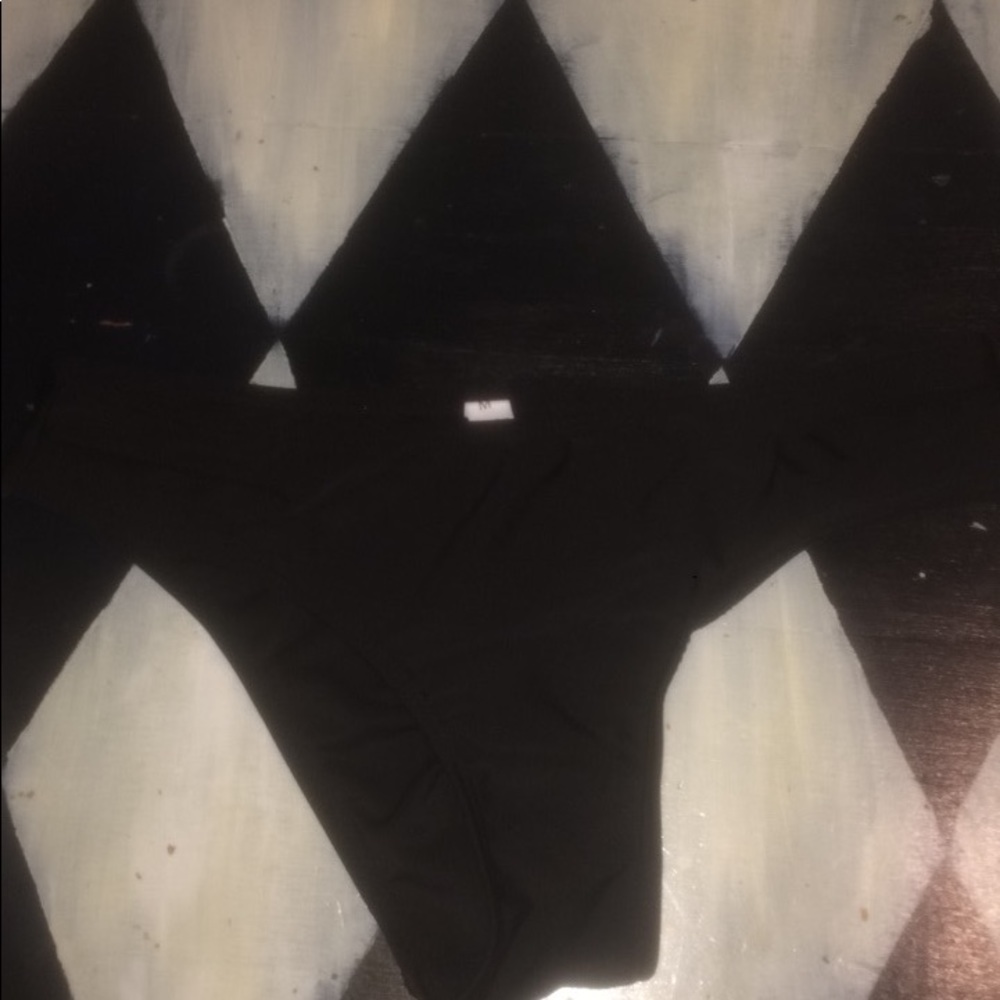 cute black swim bottoms!