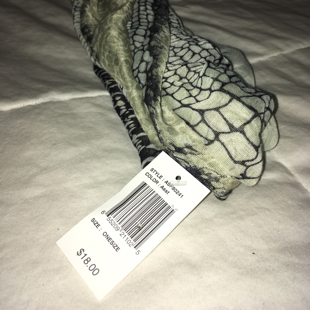 Mixed pattern scarf - Picture 2 of 2
