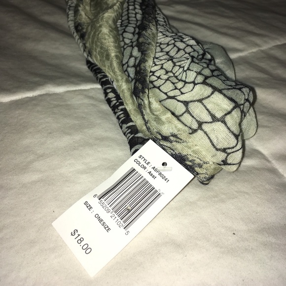 Mixed pattern scarf - Picture 2 of 2