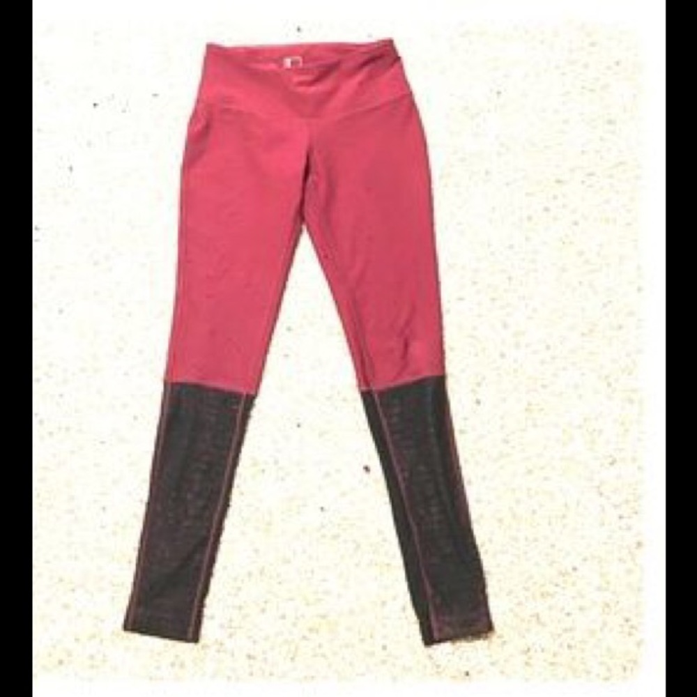 Mondetta leggings in wine with mesh