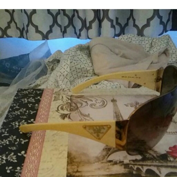 Prada sun glases