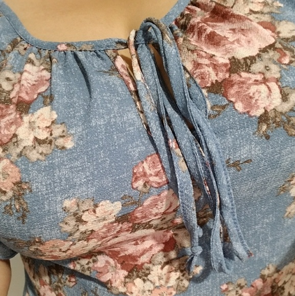 Floral Cold Shoulder Top - Picture 3 of 4