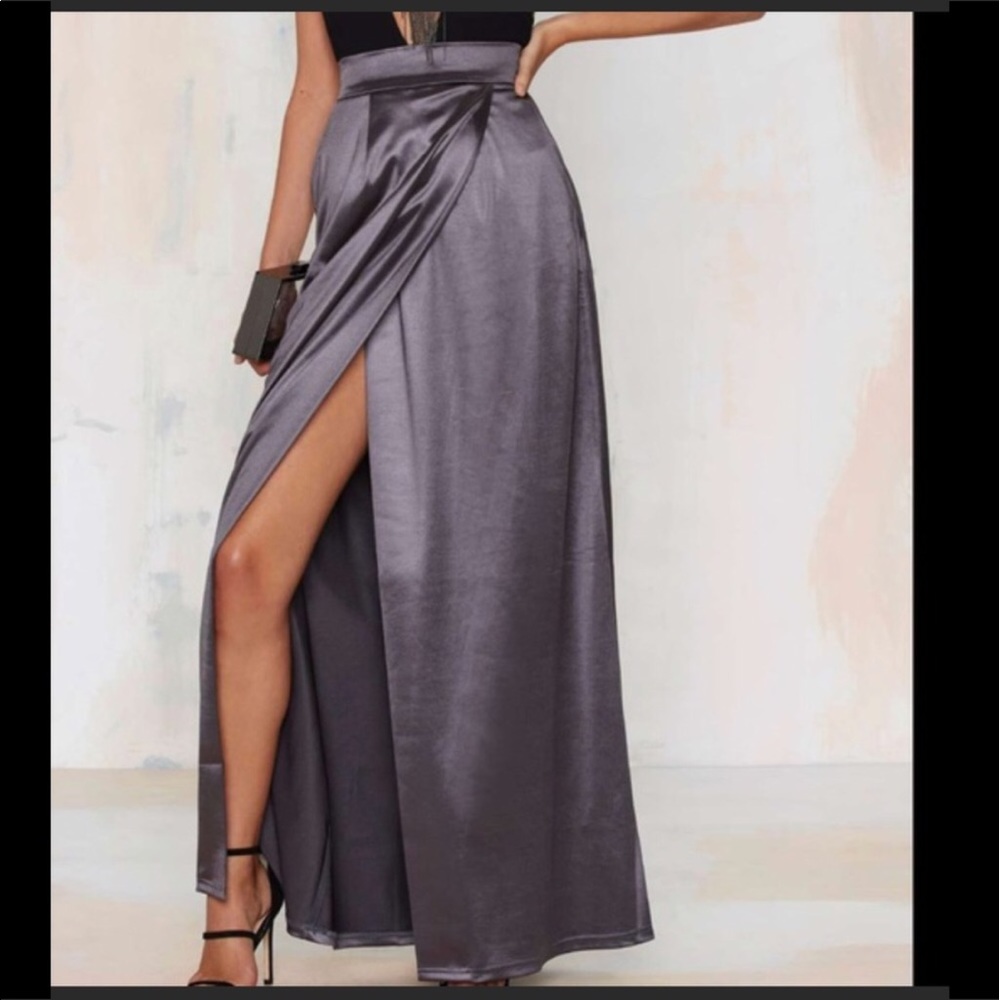 ❄️NWT Nasty Gal Sleeking Out Skirt M❄️